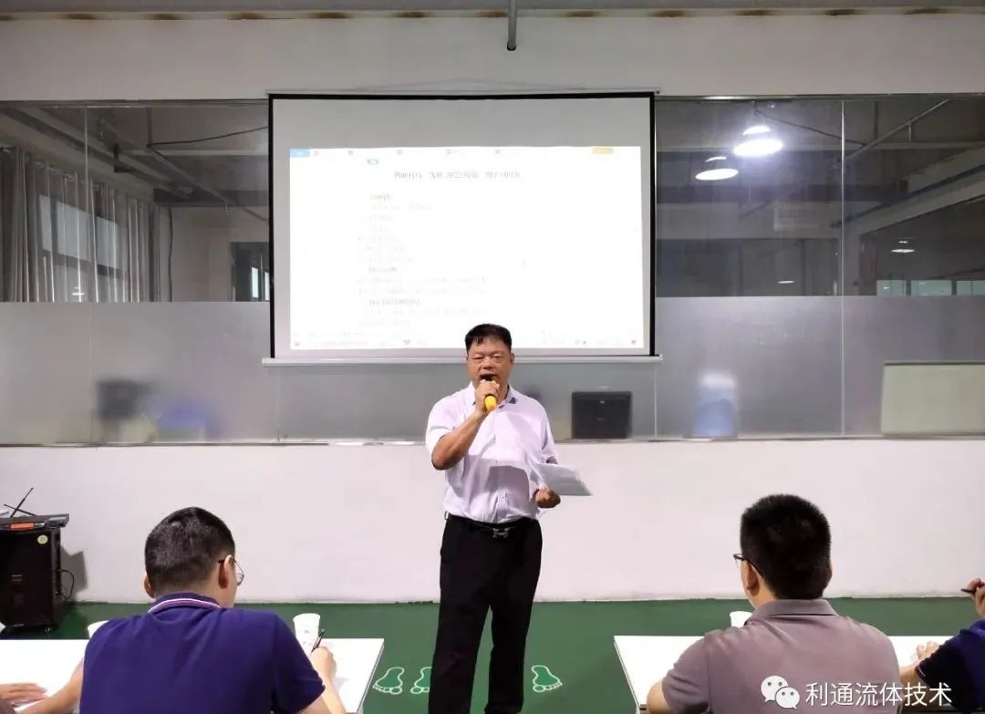 公司董事长赵宏亮被授予“ 2018-2019年度软管和胶条行业全国企业家